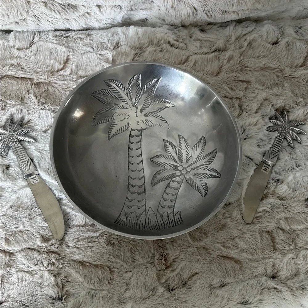 Palm Tree Engraved Silver Bowl Set With Two Spreaders